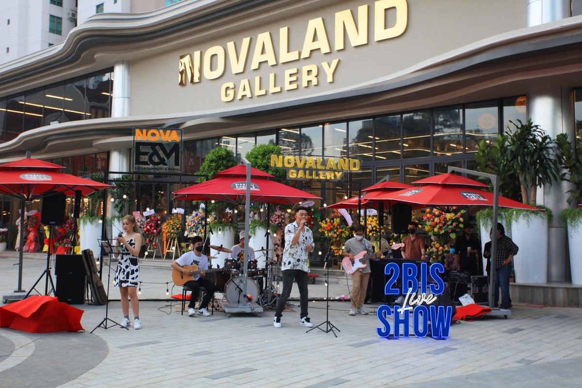 Việc ra mắt Novaland Gallery với diện mạo mới sẽ giúp tăng tính trải nghiệm trực quan và tương tác trong quá trình chọn lựa các sản phẩm BĐS cho nhà đầu tư. Đây là một trong những nỗ lực của Novaland để nâng cao chất lượng dịch vụ, sẵn sàng đáp ứng mọi nhu cầu và thị hiếu mới của thị trường. Việc ra mắt Novaland Gallery với diện mạo mới sẽ giúp tăng tính trải nghiệm trực quan và tương tác trong quá trình chọn lựa các sản phẩm BĐS cho nhà đầu tư. Đây là một trong những nỗ lực của Novaland để nâng cao chất lượng dịch vụ, sẵn sàng đáp ứng mọi nhu cầu và thị hiếu mới của thị trường.