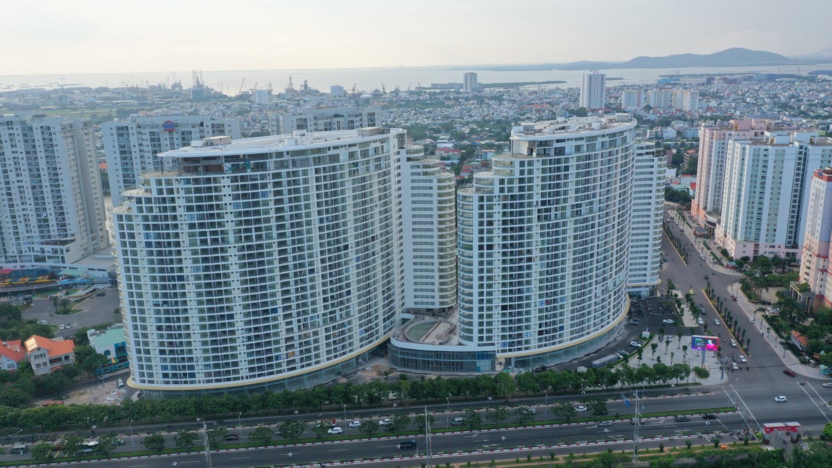 Khu đô thị DIC Chí Linh City Vũng Tàu là hình mẫu lý tưởng về việc tạo dựng khu đô thị đa chức năng, đóng vai trò quan trọng trong tiến trình hiện đại hóa, tạo dựng bộ mặt của TP. Vũng Tàu. Khu đô thị DIC Chí Linh City Vũng Tàu là hình mẫu lý tưởng về việc tạo dựng khu đô thị đa chức năng, đóng vai trò quan trọng trong tiến trình hiện đại hóa, tạo dựng bộ mặt của TP. Vũng Tàu.