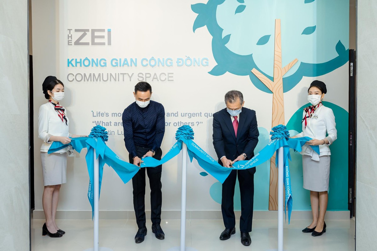 Ông Nguyễn Anh Tuấn - Phó chủ tịch Tập đoàn HDMon Holdings và ông Tsuchiya Masahiro - Tổng giám đốc Visaho cắt băng khai trương Không gian cộng đồng The Zei. Ông Nguyễn Anh Tuấn - Phó chủ tịch Tập đoàn HDMon Holdings và ông Tsuchiya Masahiro - Tổng giám đốc Visaho cắt băng khai trương Không gian cộng đồng The Zei.