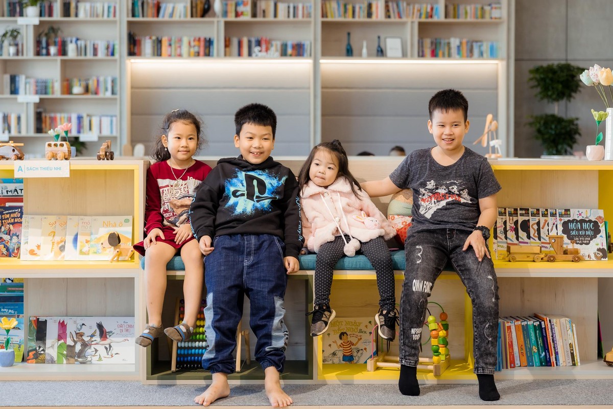 Những cư dân nhí The Zei đầu tiên vui vẻ trải nghiệm tiện ích không gian cộng đồng. Những cư dân nhí The Zei đầu tiên vui vẻ trải nghiệm tiện ích không gian cộng đồng.