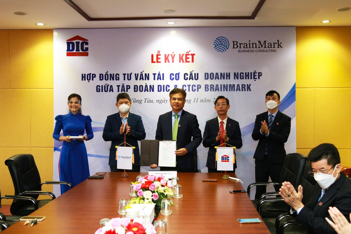 Tập đoàn DIC chính thức khởi động lộ trình tái cơ cấu doanh nghiệp lần 6 với mục tiêu tăng trưởng bền vững trong thập kỷ tới. Tập đoàn DIC chính thức khởi động lộ trình tái cơ cấu doanh nghiệp lần 6 với mục tiêu tăng trưởng bền vững trong thập kỷ tới.