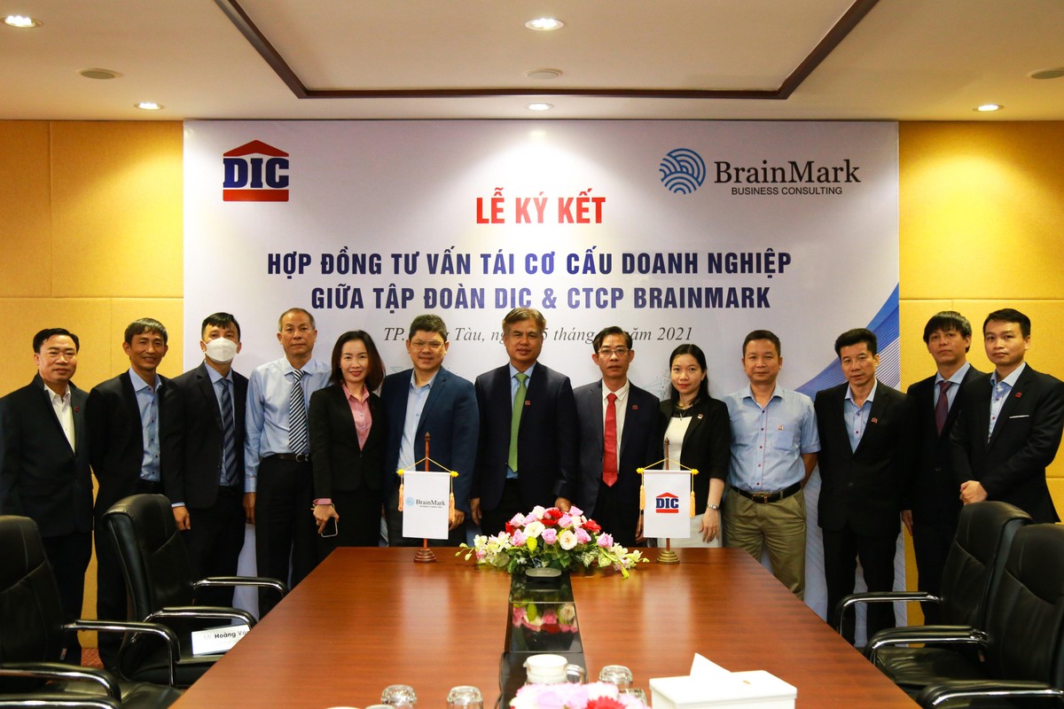 Tập đoàn DIC chính thức khởi động lộ trình tái cơ cấu doanh nghiệp. Tập đoàn DIC chính thức khởi động lộ trình tái cơ cấu doanh nghiệp.