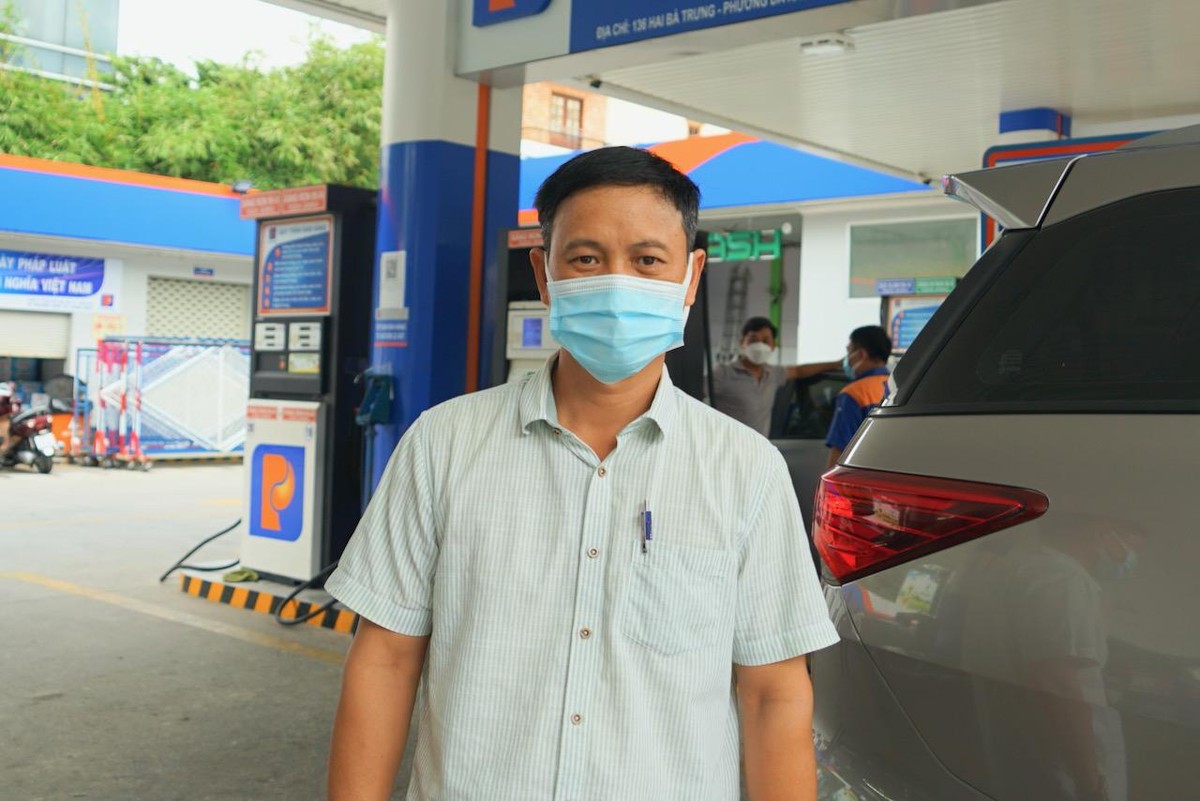 Anh Nguyễn Công Khanh tại Cửa hàng xăng dầu số 01 Petrolimex Sài Gòn. Anh Nguyễn Công Khanh tại Cửa hàng xăng dầu số 01 Petrolimex Sài Gòn.
