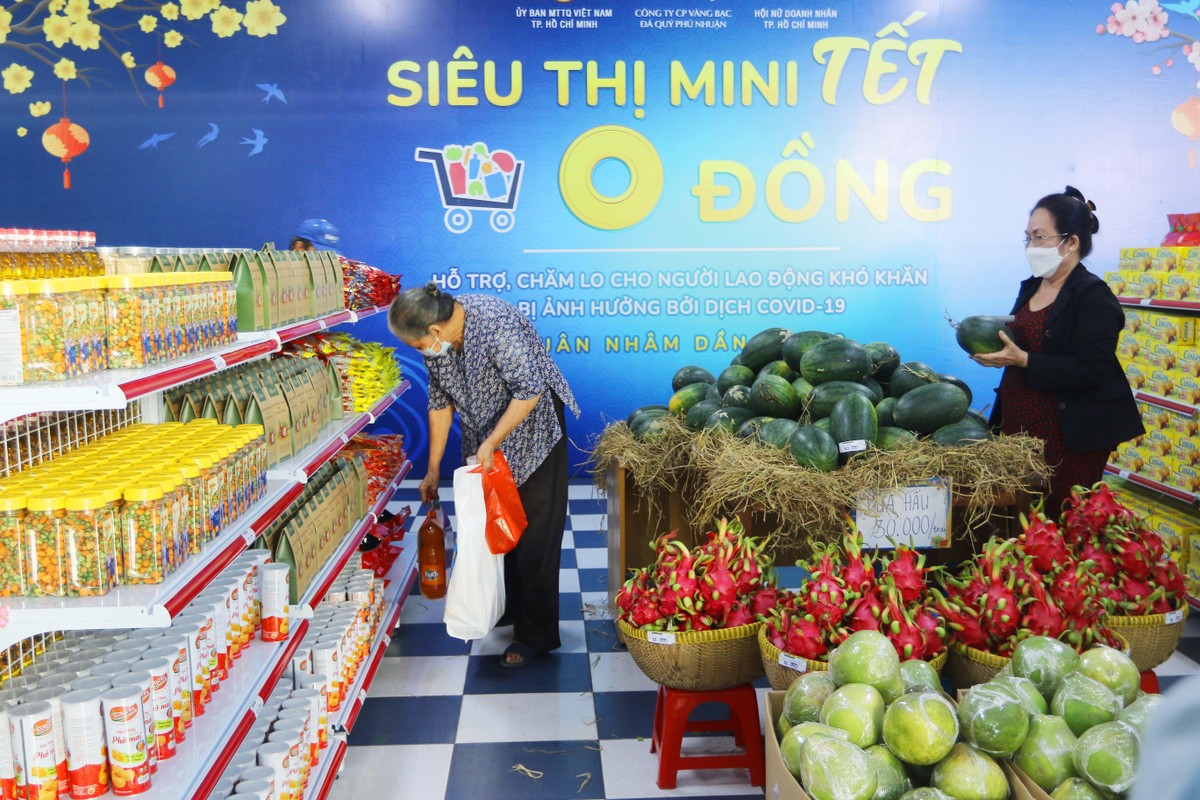 Những mặt hàng đa dạng tại chuỗi siêu thị mini Tết 0 đồng. Những mặt hàng đa dạng tại chuỗi siêu thị mini Tết 0 đồng.