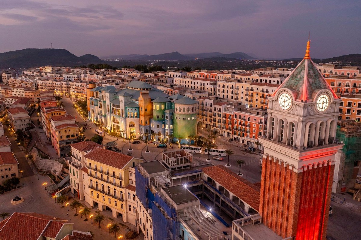 Công trình biểu tượng Sun Signature Gallery sẽ là điểm đến yêu thích của du khách khi tới Phú Quốc. Công trình biểu tượng Sun Signature Gallery sẽ là điểm đến yêu thích của du khách khi tới Phú Quốc.