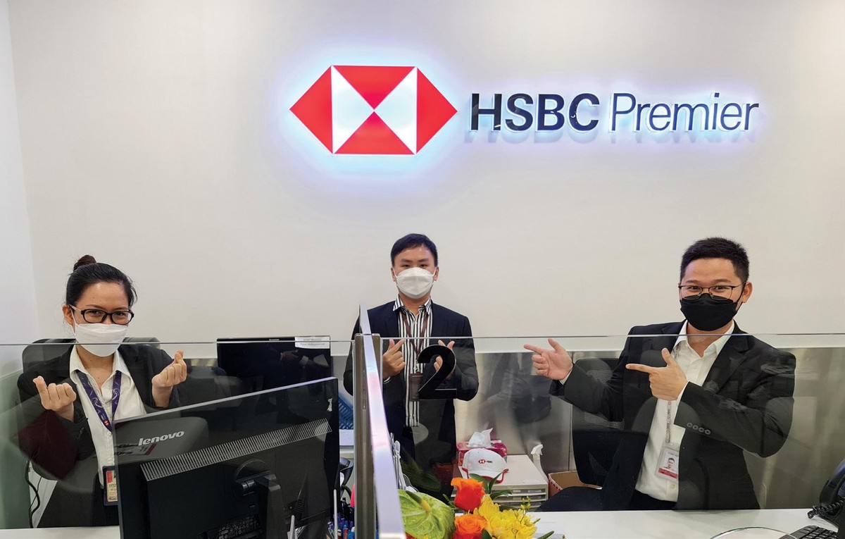 Nếu quên mất khách hàng của mình là ai, hoặc không lắng nghe họ, cuối cùng bạn sẽ không còn phù hợp với khách hàng nữa. Nếu quên mất khách hàng của mình là ai, hoặc không lắng nghe họ, cuối cùng bạn sẽ không còn phù hợp với khách hàng nữa.