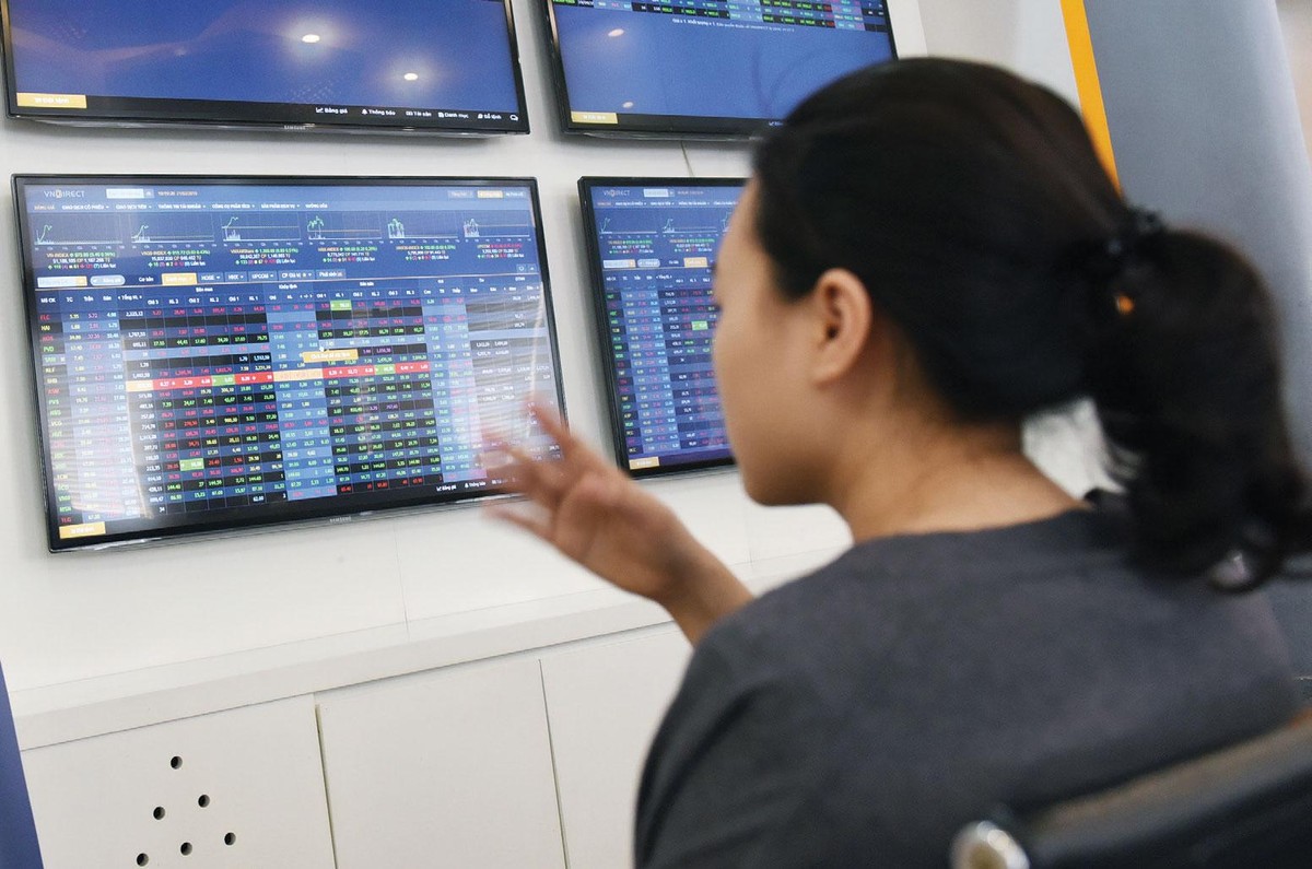 Vài năm gần đây, nhiều doanh nghiệp địa ốc giảm được sự phụ thuộc vào tín dụng ngân hàng bằng cách tăng cường huy động vốn trái phiếu. Vài năm gần đây, nhiều doanh nghiệp địa ốc giảm được sự phụ thuộc vào tín dụng ngân hàng bằng cách tăng cường huy động vốn trái phiếu.