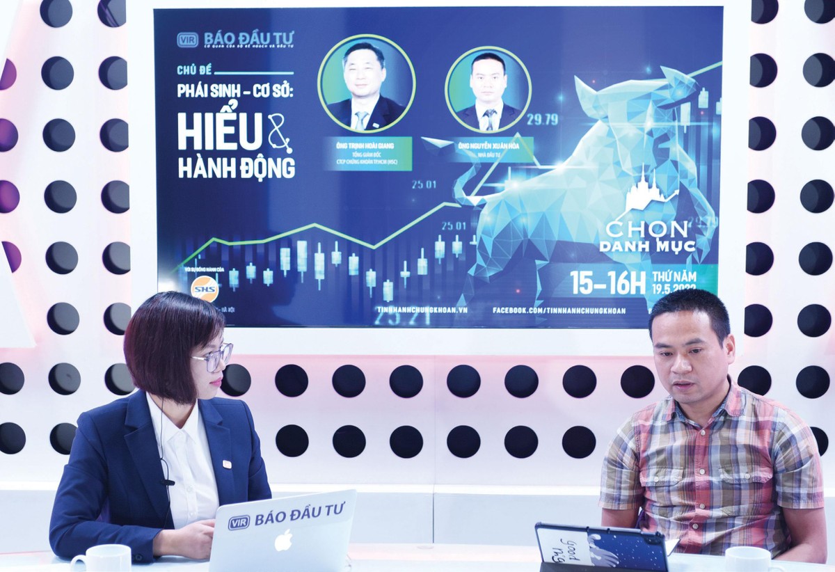 Nhà đầu tư Nguyễn Xuân Hòa trao đổi tại Talkshow số 4. Nhà đầu tư Nguyễn Xuân Hòa trao đổi tại Talkshow số 4.