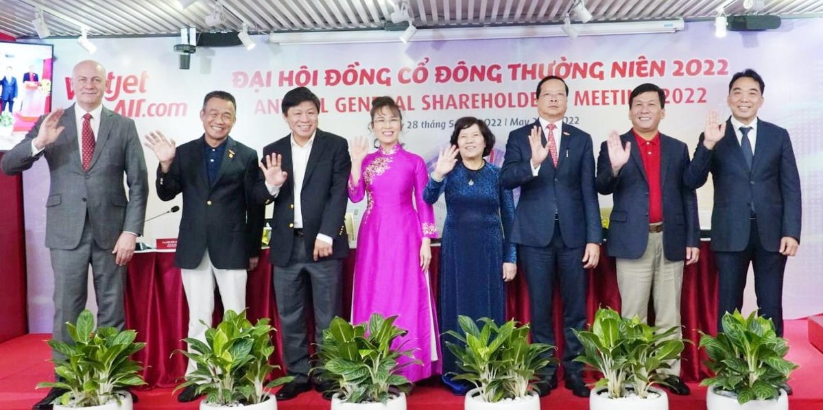 Thành viên HĐQT Vietjet nhiệm kỳ 2022-2027 ra mắt. Thành viên HĐQT Vietjet nhiệm kỳ 2022-2027 ra mắt.