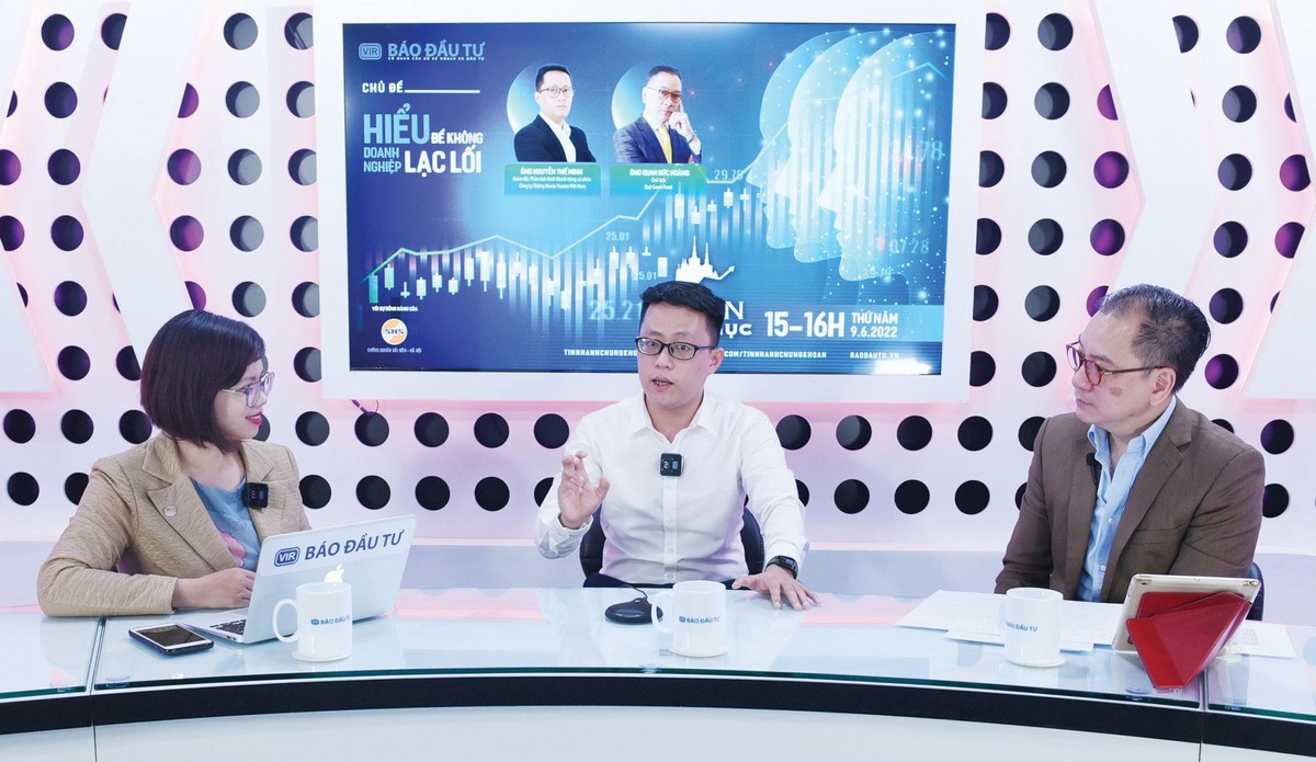 Các chuyên gia trảo đổi tại Talk show Chọn danh mục với chủ đề “Hiểu doanh nghiệp để không lạc lối” do Báo Đầu tư tổ chức tuần qua. Ảnh: Dũng Minh