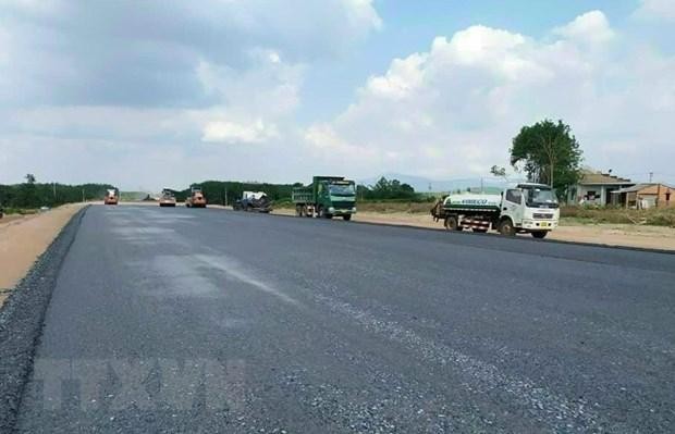 Nhiều đoạn trên cao tốc Phan Thiết-Dầu Giây đã hoàn thành cấp phối đá dăm. (Ảnh: Công Phong/TTXVN).