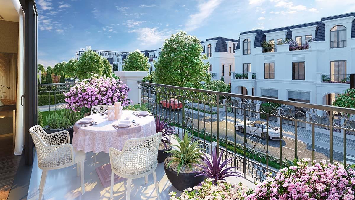 Chủ nhân có thể ngồi nhâm nhi một tách trà nhỏ và ngắm hoàng hôn tại ban công rộng mở của căn biệt thự. Chủ nhân có thể ngồi nhâm nhi một tách trà nhỏ và ngắm hoàng hôn tại ban công rộng mở của căn biệt thự.