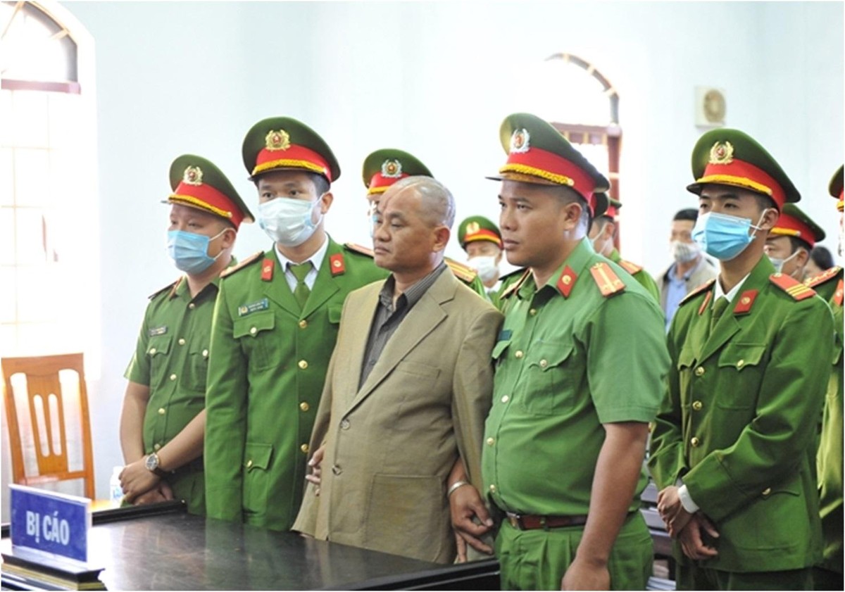 Bị cáo Đỗ Văn M. nghe toà tuyên án. Ảnh: Báo Công An Nhân Dân. Bị cáo Đỗ Văn M. nghe toà tuyên án. Ảnh: Báo Công An Nhân Dân.