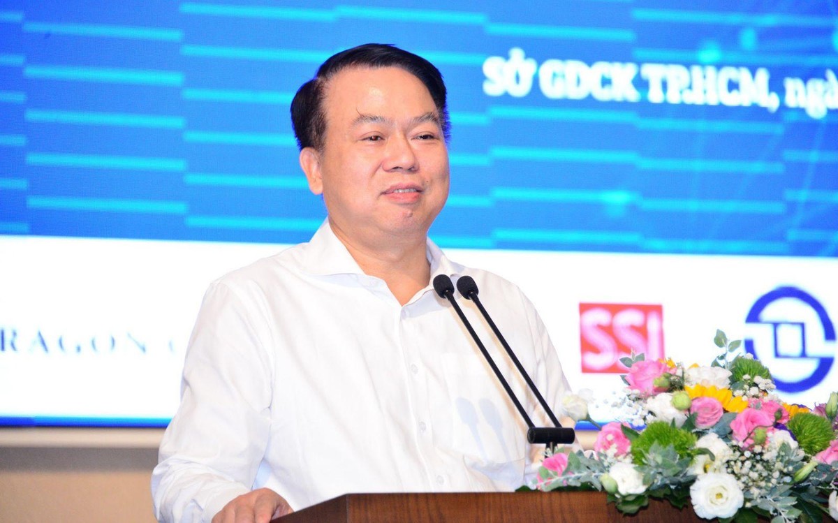 Thứ trưởng Bộ Tài Chính Nguyễn Đức Chi tại buổi gặp mặt các thành viên trên thị trường chứng khoán ngày 28/7/2022. Thứ trưởng Bộ Tài Chính Nguyễn Đức Chi tại buổi gặp mặt các thành viên trên thị trường chứng khoán ngày 28/7/2022.