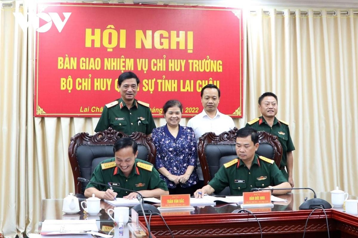 Lễ bàn giao nhiệm vụ Chỉ huy trưởng Bộ Chỉ huy Quân sự tỉnh dưới sự chứng kiến của lãnh đạo Quân khu II và tỉnh Lai Châu. Lễ bàn giao nhiệm vụ Chỉ huy trưởng Bộ Chỉ huy Quân sự tỉnh dưới sự chứng kiến của lãnh đạo Quân khu II và tỉnh Lai Châu.