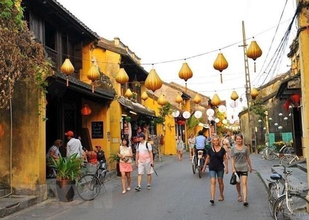 Khách du lịch trong và ngoài nước tham quan phố cổ Hội An. (Ảnh: Minh Đức/TTXVN). Khách du lịch trong và ngoài nước tham quan phố cổ Hội An. (Ảnh: Minh Đức/TTXVN).