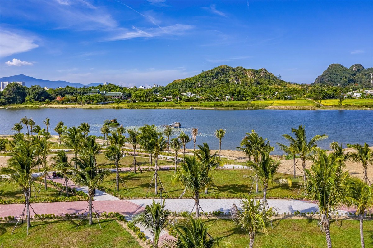 Bất động sản cao cấp ven sông đang tạo sức bật mạnh mẽ cho thị trường Đà Nẵng. Bất động sản cao cấp ven sông đang tạo sức bật mạnh mẽ cho thị trường Đà Nẵng.