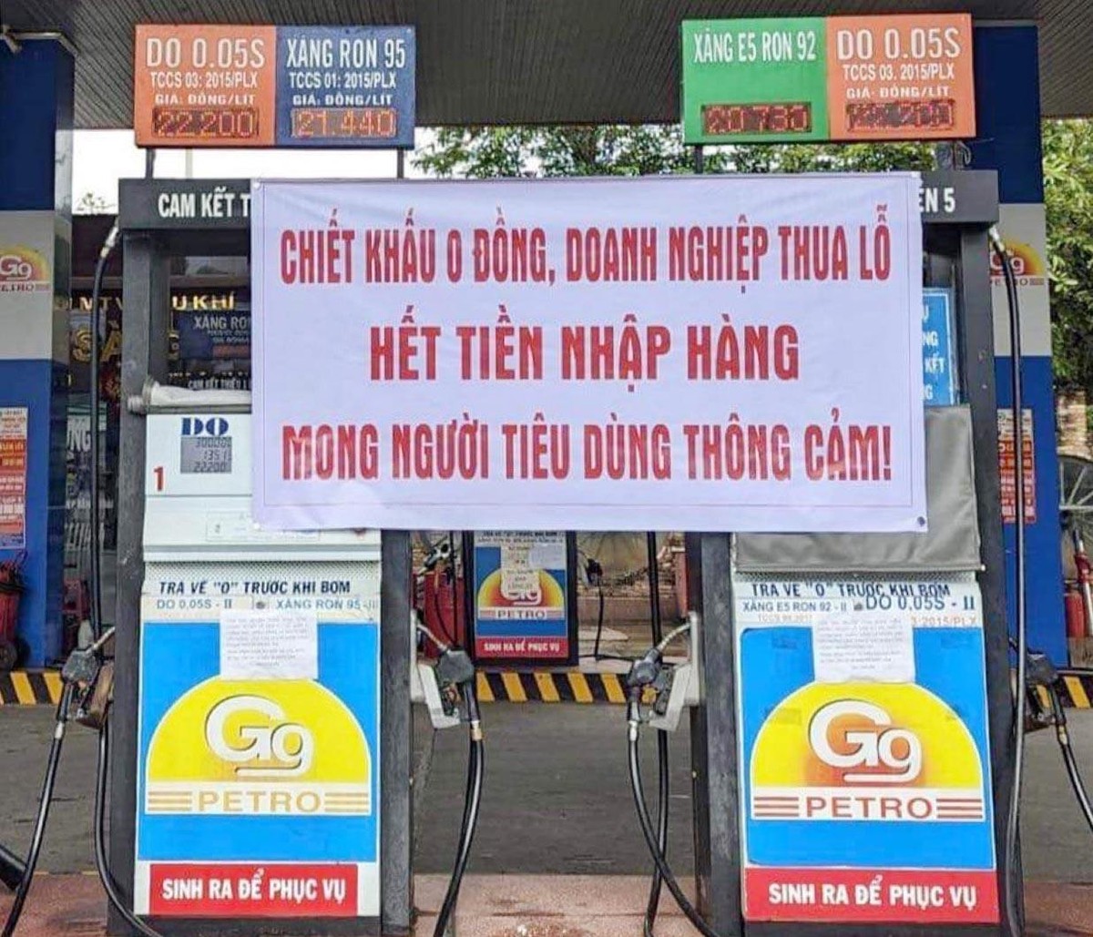 Một cây xăng ở Bình Dương có Slogan &quot;Sinh ra để phục vụ&quot; cũng đành đóng cửa mong khách hàng thông cảm.