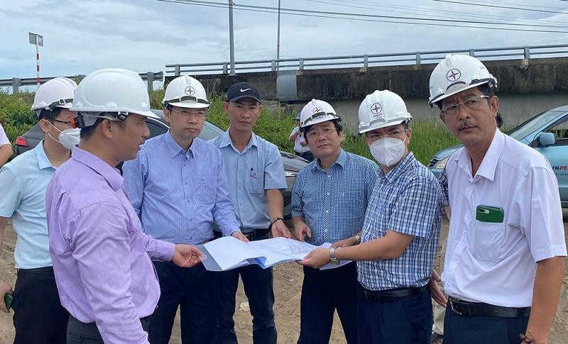 Đoàn công tác đi thực địa hiện trường. Đoàn công tác đi thực địa hiện trường.