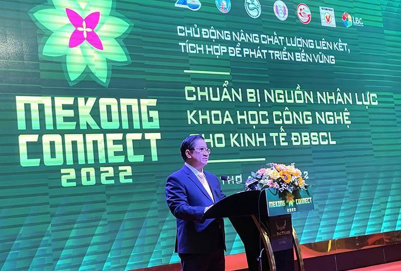 Chủ tịch UBND TP.Cần Thơ Trần Việt Trường phát biểu tại Diễn đàn Mekong Connect 2022.