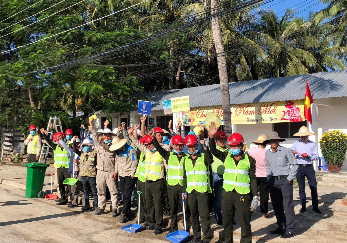 Chủ đầu tư dự án Champarama Resort & Spa luôn chú trọng xây dựng môi trường làm việc chuyên nghiệp, thân thiện với nhiều hoạt động an sinh cho người lao động tại dự án. Chủ đầu tư dự án Champarama Resort & Spa luôn chú trọng xây dựng môi trường làm việc chuyên nghiệp, thân thiện với nhiều hoạt động an sinh cho người lao động tại dự án.