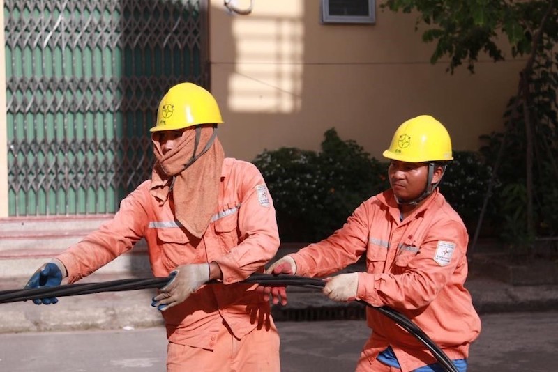 Thu nhập của người lao động tại EVNNPC hiện mới chỉ bằng 62% so với năm 2021. Năm 2022 và cả năm 2023, EVN sẽ không có nhà máy điện mới vào vận hành. Thu nhập của người lao động tại EVNNPC hiện mới chỉ bằng 62% so với năm 2021. Năm 2022 và cả năm 2023, EVN sẽ không có nhà máy điện mới vào vận hành.