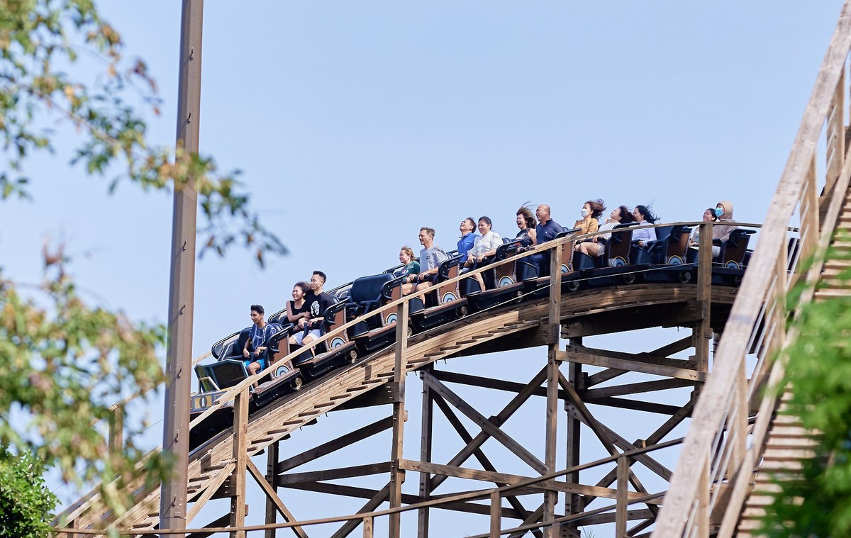 Nhà đầu tư trải nghiệm Mộc xà thịnh nộ.