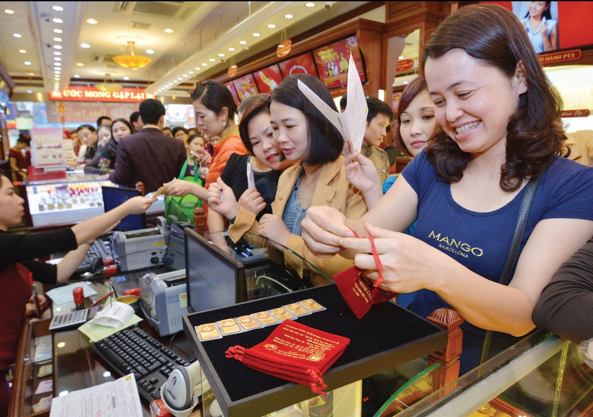 Người dân Việt Nam rất lạc quan về một tương lai tốt đẹp hơn. Người dân Việt Nam rất lạc quan về một tương lai tốt đẹp hơn.