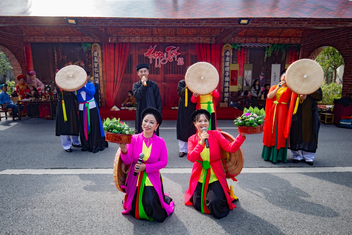 Hội chợ Happy Tết 2023 thu hút đông đảo du khách đến tham quan, mua sắm nhân dịp Tết Quý Mão. Ảnh: Home Hanoi Xuan. Hội chợ Happy Tết 2023 thu hút đông đảo du khách đến tham quan, mua sắm nhân dịp Tết Quý Mão. Ảnh: Home Hanoi Xuan.