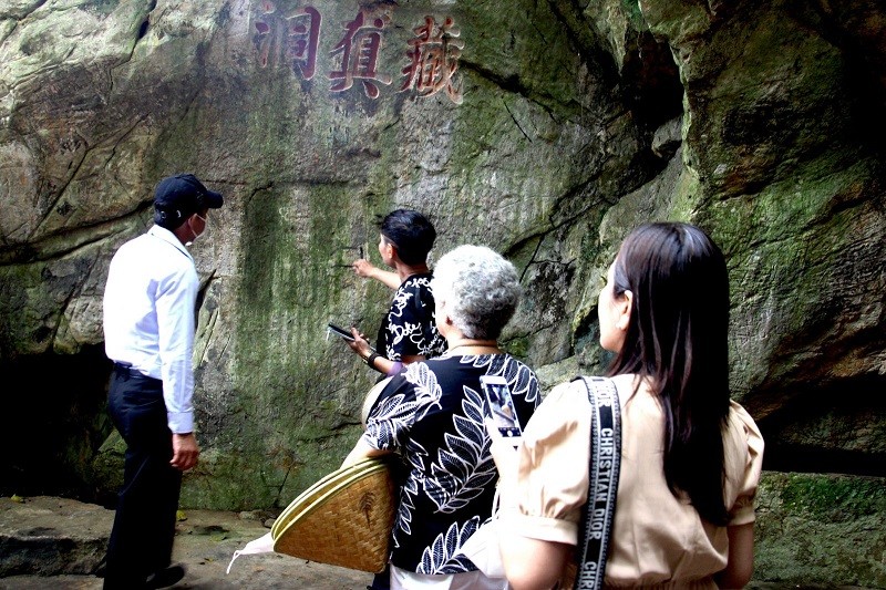 Ma nhai tại danh thắng Ngũ Hành Sơn. Nguồn: Bảo tàng Đà Nẵng. Ma nhai tại danh thắng Ngũ Hành Sơn. Nguồn: Bảo tàng Đà Nẵng.