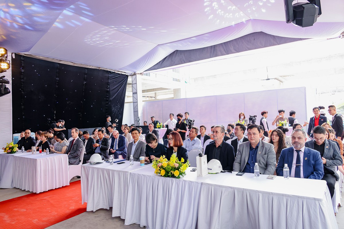 Sự kiện có sự tham dự của đại diện lãnh đạo Masterise Homes, các đối tác thiết kế, thi công, đối tác phân phối chiến lược của dự án LUMIÈRE riverside.