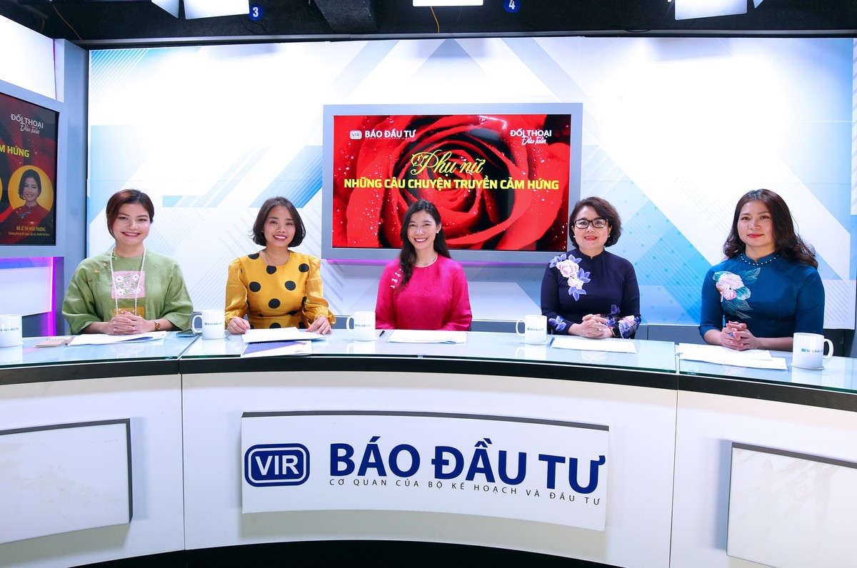 Bà Nguyễn Thị Tuyết Minh (thứ hai, từ phải sang) tại Talk show do Báo Đầu tư tổ chức. Bà Nguyễn Thị Tuyết Minh (thứ hai, từ phải sang) tại Talk show do Báo Đầu tư tổ chức.