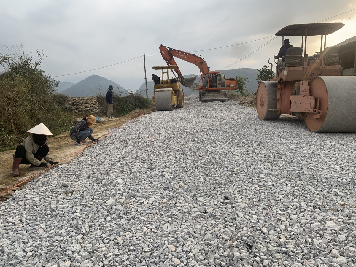 Thi công đường liên xã Mường Lựm, Sơn La. Thi công đường liên xã Mường Lựm, Sơn La.