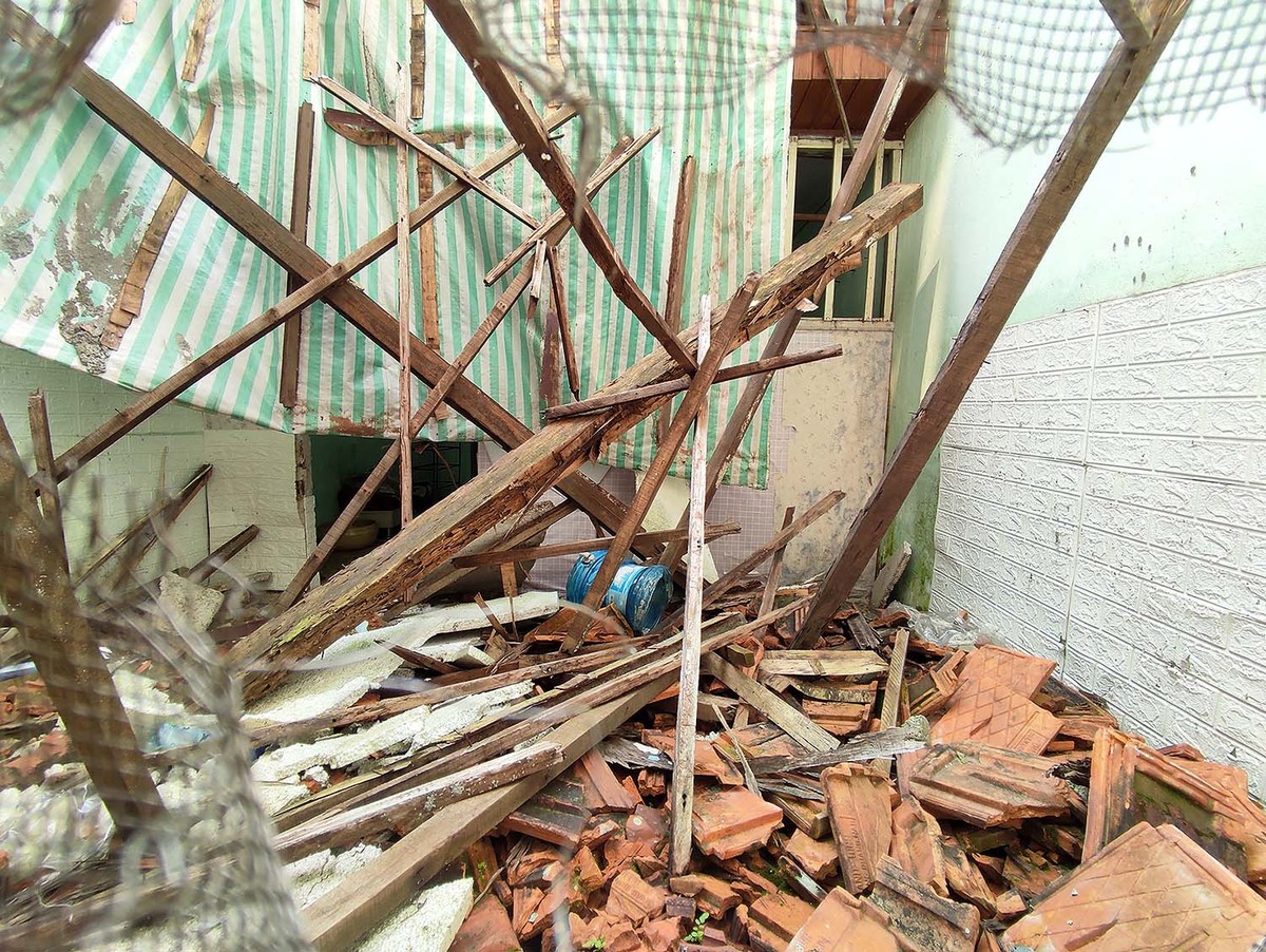 Một căn nhà tại khu tập thể số 158B - Lê Lợi sập phần mái trong năm 2022. Một căn nhà tại khu tập thể số 158B - Lê Lợi sập phần mái trong năm 2022.