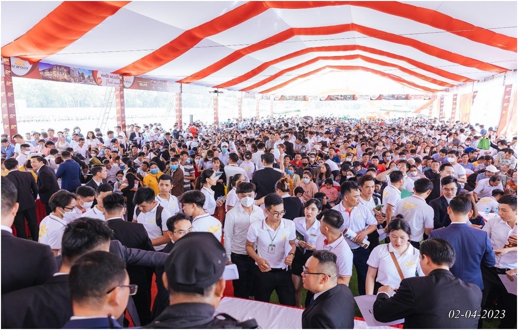 Khoảng 2.000 khách hàng tham dự sự kiện là một “bảo chứng” cho sức hút của dự án 5F Apollo. Khoảng 2.000 khách hàng tham dự sự kiện là một “bảo chứng” cho sức hút của dự án 5F Apollo.