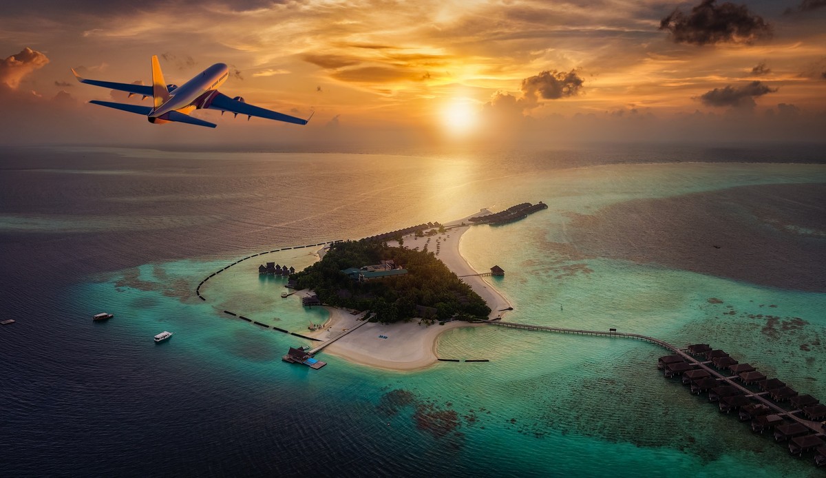 Maldives thu hút du khách không chỉ bởi thiên nhiên mà còn bởi những sản phẩm du lịch, nghỉ dưỡng tuyệt vời. Maldives thu hút du khách không chỉ bởi thiên nhiên mà còn bởi những sản phẩm du lịch, nghỉ dưỡng tuyệt vời.
