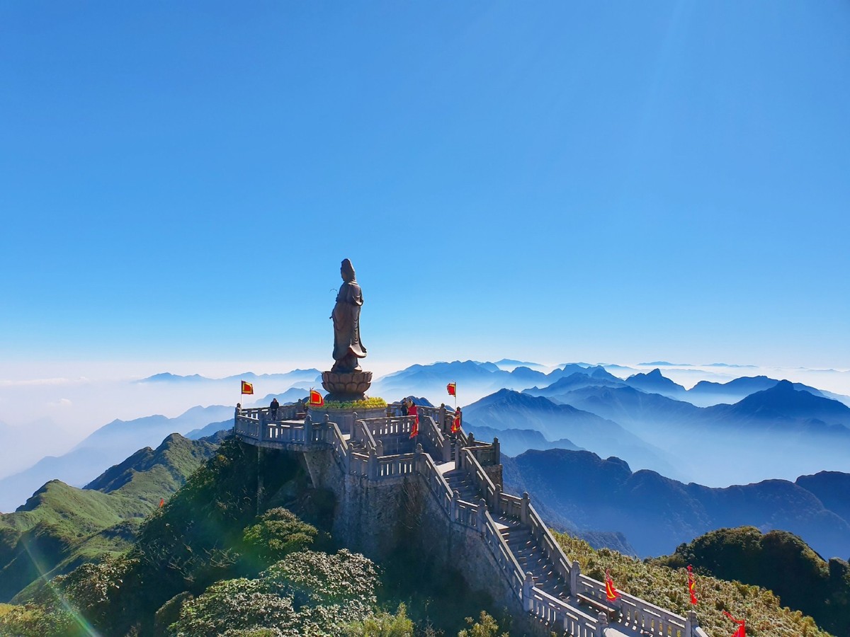 Chuỗi sản phẩm du lịch đặc sắc giúp du khách có thêm lý do để “móc hầu bao” khi đến Sa Pa. Ảnh: Lê Việt Khánh. Chuỗi sản phẩm du lịch đặc sắc giúp du khách có thêm lý do để “móc hầu bao” khi đến Sa Pa. Ảnh: Lê Việt Khánh.