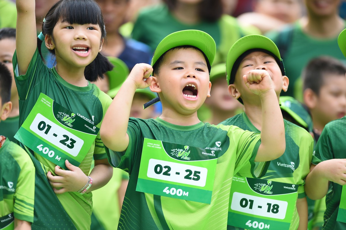 Giải chạy Let’s run với thông điệp hướng tới rèn luyện sức khỏe để phát triển toàn diện cho thiếu niên nhi đồng. Đây là sự kiện thường niên được các cháu thiếu niên nhi đồng mong đợi, háo hức tham gia.