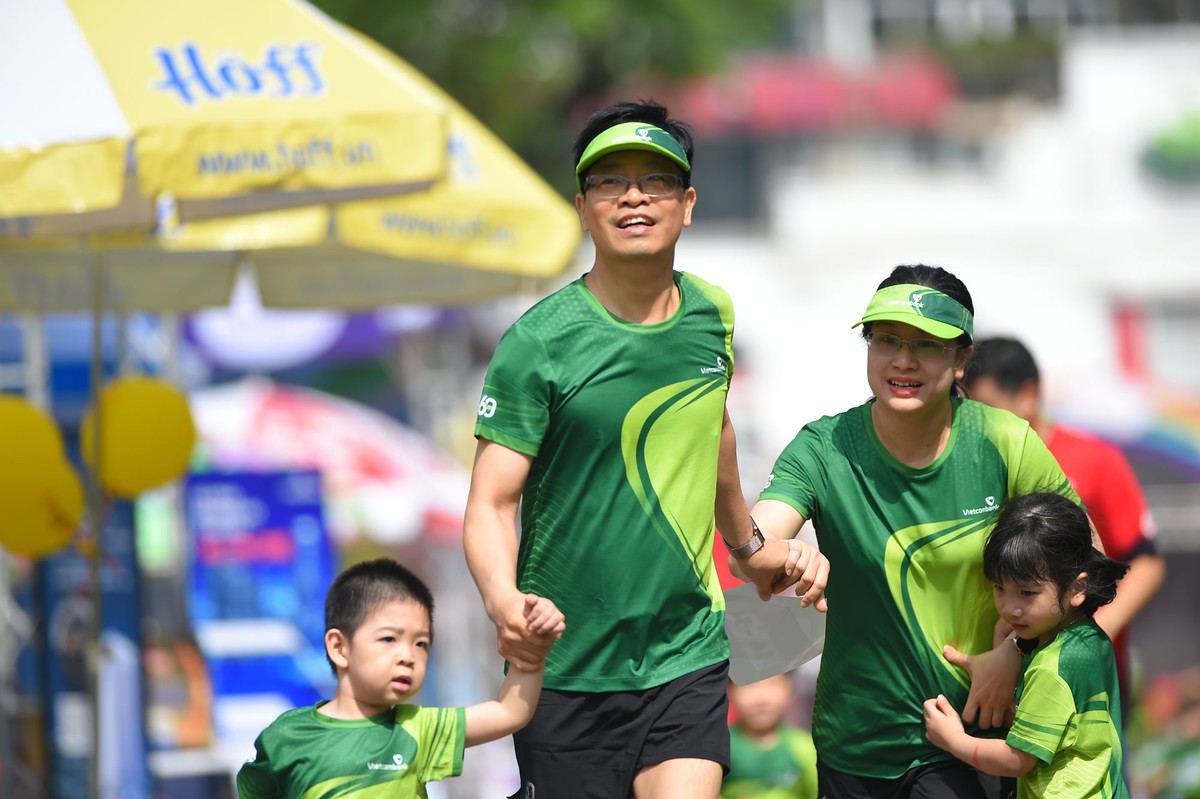 Giải Vietcombank Let’s Run mang đến niềm vui, sự gắn kết trong nội bộ, hướng đến ngày Gia đình Việt Nam (28/06. Giải Vietcombank Let’s Run mang đến niềm vui, sự gắn kết trong nội bộ, hướng đến ngày Gia đình Việt Nam (28/06.
