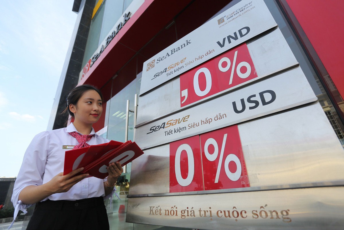 Nhiều ngân hàng đang đẩy nhanh tốc độ hạ lãi suất. Nhiều ngân hàng đang đẩy nhanh tốc độ hạ lãi suất.