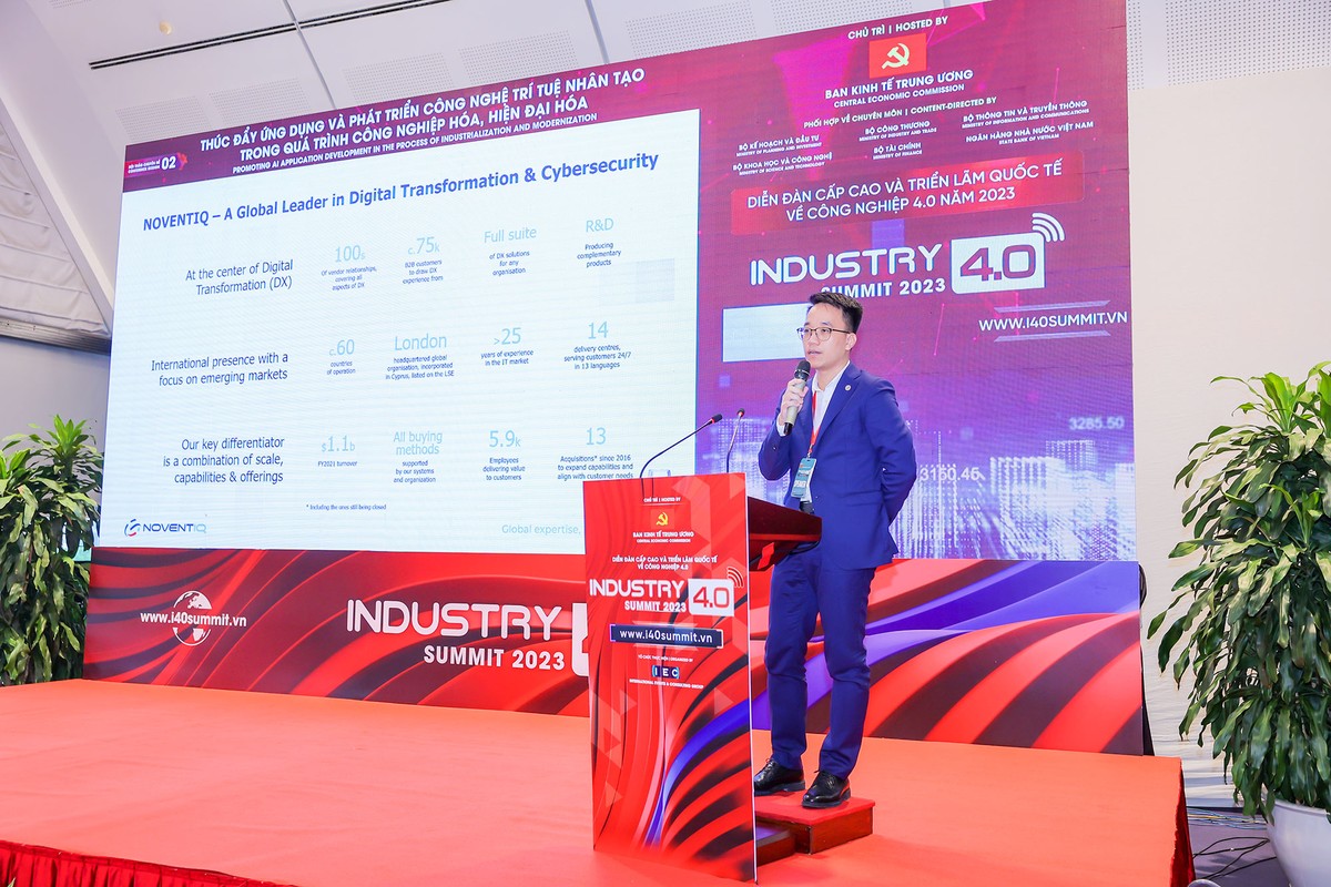 Ông Nguyễn Anh Tú, Trưởng bộ phận Nghiên cứu và Ứng dụng AI tại Noventiq trình bày tại Diễn đàn. Ông Nguyễn Anh Tú, Trưởng bộ phận Nghiên cứu và Ứng dụng AI tại Noventiq trình bày tại Diễn đàn.