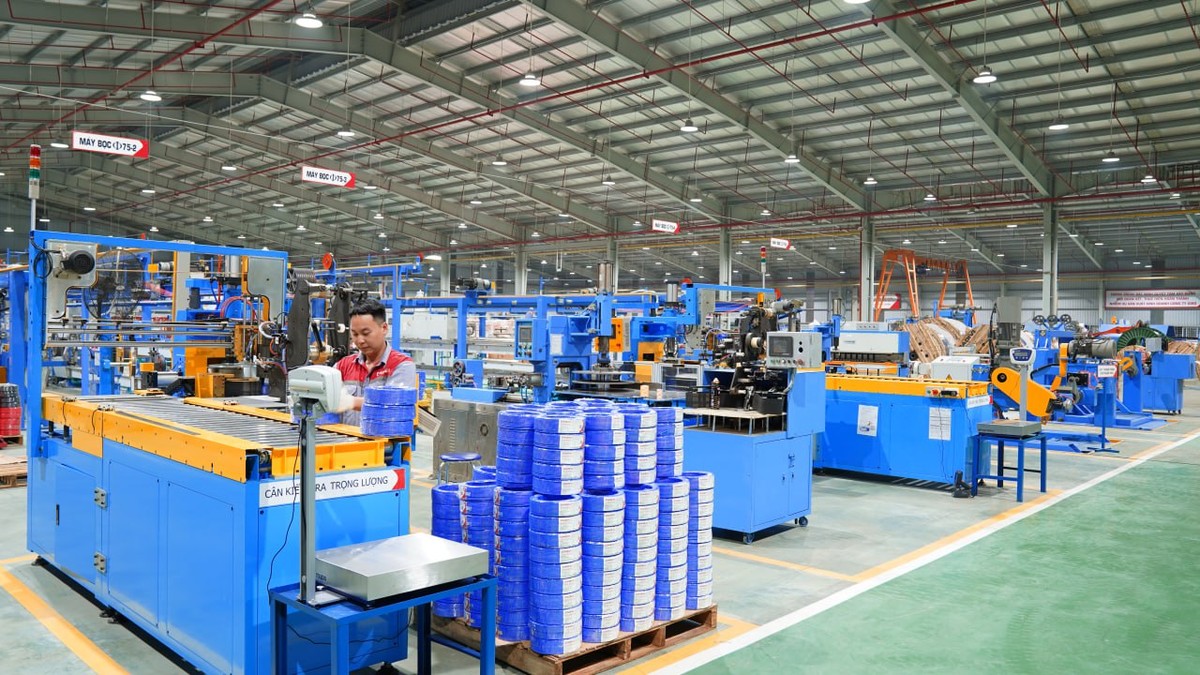 Bên trong nhà máy CADIVI.