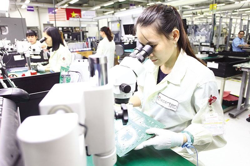 Doanh nghiệp Hoa Kỳ đã đầu tư hàng tỷ USD vào nền kinh tế Việt Nam, tạo việc làm cho hàng chục ngàn lao động trực tiếp. Doanh nghiệp Hoa Kỳ đã đầu tư hàng tỷ USD vào nền kinh tế Việt Nam, tạo việc làm cho hàng chục ngàn lao động trực tiếp.