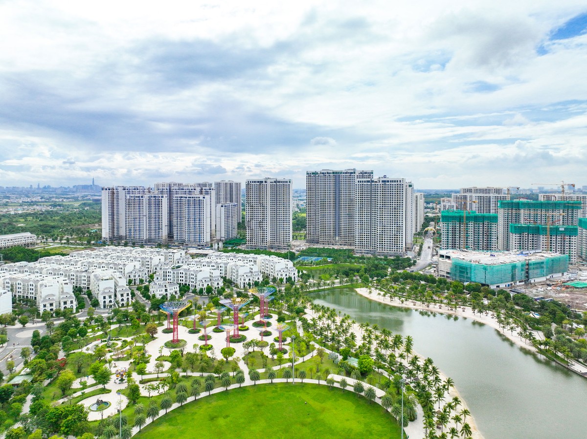 Masteri Centre Point sở hữu tầm nhìn trọn vẹn ra đại công viên Ánh Sáng và sông Đồng Nai. Masteri Centre Point sở hữu tầm nhìn trọn vẹn ra đại công viên Ánh Sáng và sông Đồng Nai.