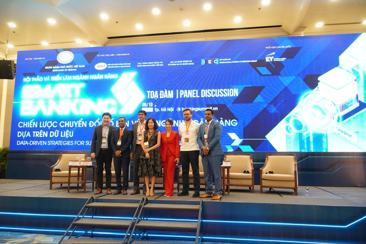 Các chuyên gia tham dự hội thảo. Các chuyên gia tham dự hội thảo.