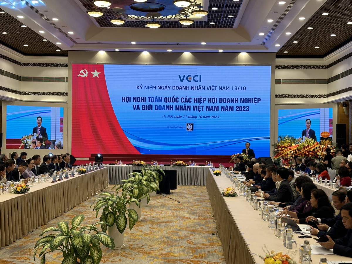 Chủ tịch VCCI Phạm Tấn Công phát biểu khai mạc tại Hội nghị sáng 11/10.