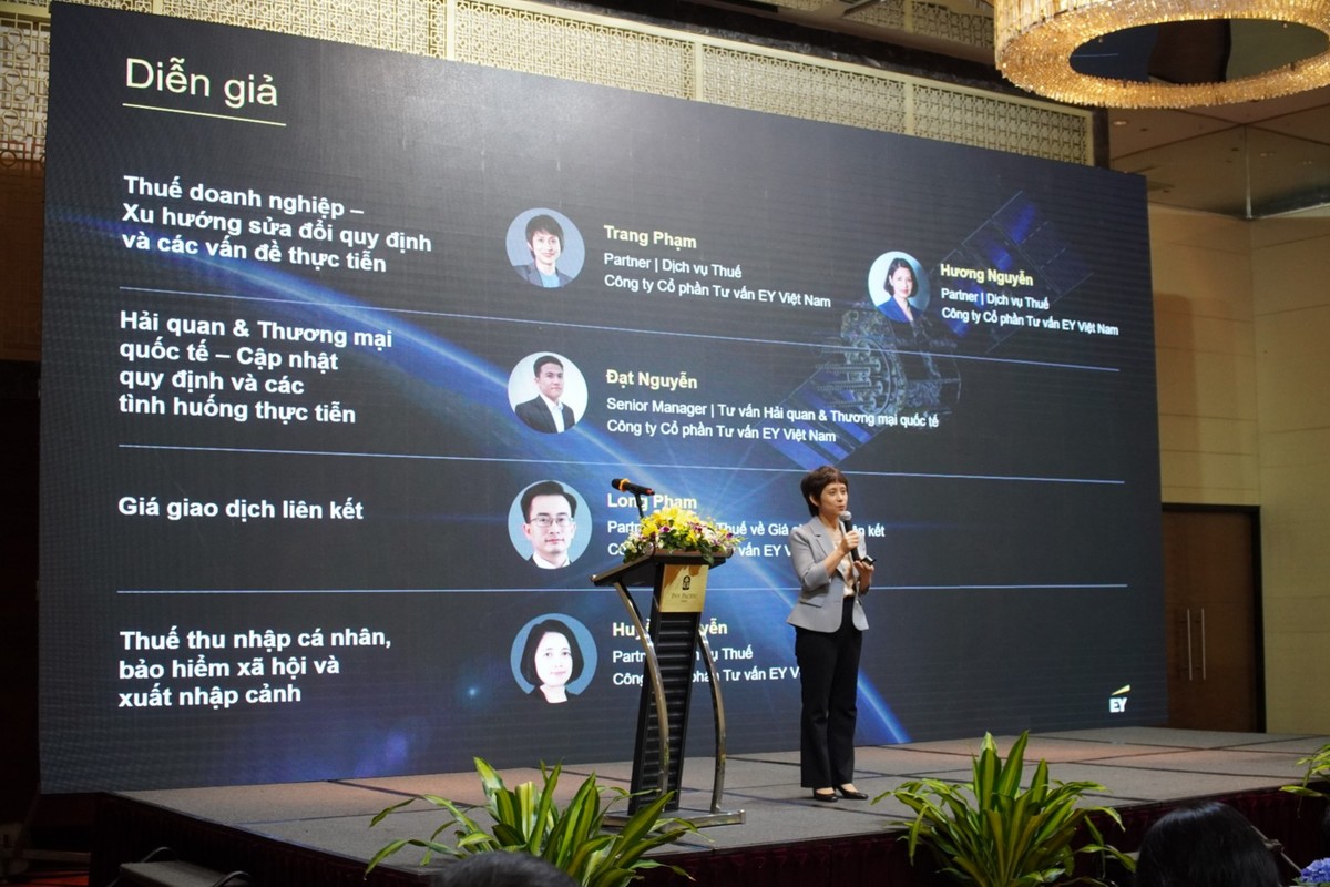 Bà Trang Phạm, Phó tổng giám đốc, Tư vấn thuế của EY Consulting Việt Nam trình bày các vấn đề thuế mà doanh nghiệp quan tâm.