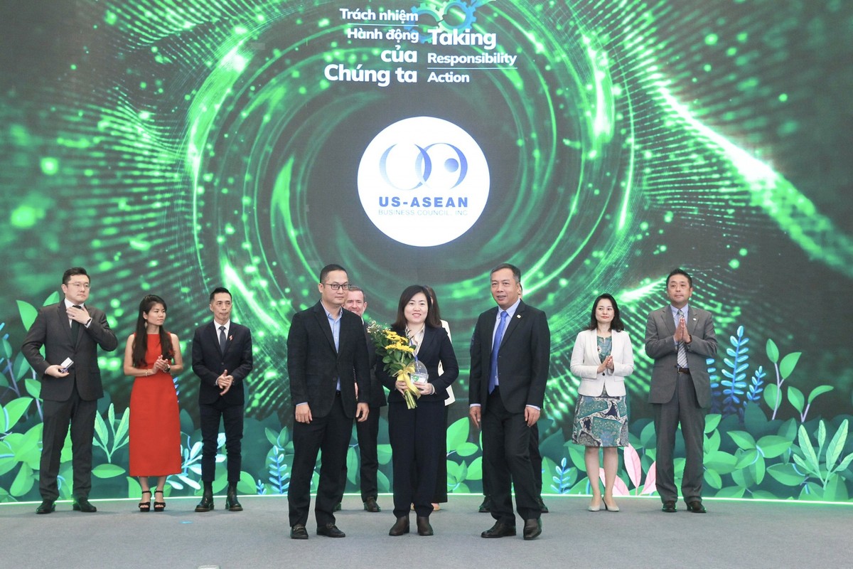 Bà Bùi Thị Việt Lâm, Đại diện Việt Nam Hội đồng Kinh doanh Hoa Kỳ – ASEAN (US - ABC).