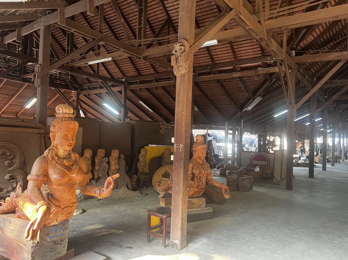 Sau 43 năm, hơn 200 nghệ nhân điêu khắc vẫn đang miệt mài hoàn thiện công trình vĩ đại này – dự kiến sẽ hoàn thành vào năm 2050.