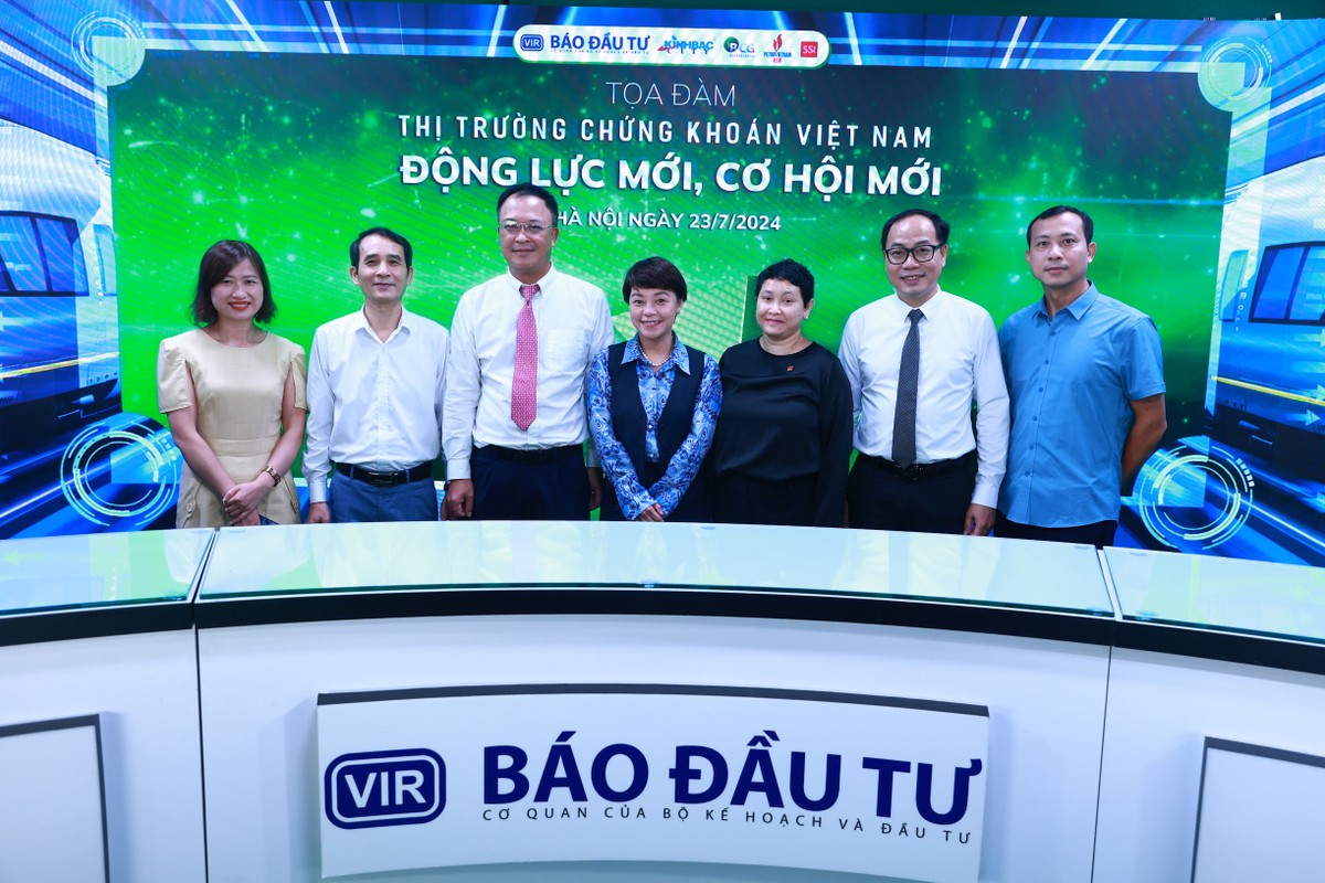 Tọa đàm &quot;Thị trường chứng khoán Việt Nam: Động lực mới, cơ hội mới&quot; do Báo Đầu tư tổ chức vào ngày 23/7.